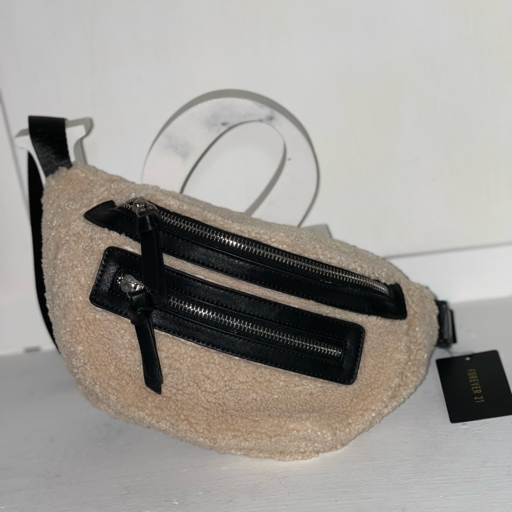 Forever 21 handbag/Fanny pack in cream/black